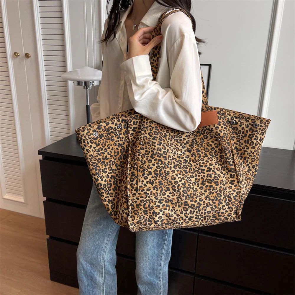 THE print tote
